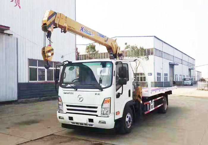 大運(yùn)帶吊清障車(chē)