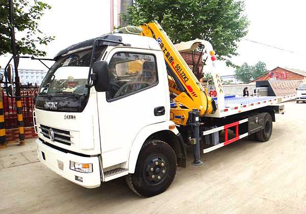 東風(fēng)多利卡帶折臂吊清障車(chē)