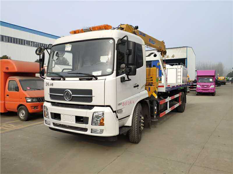 東風(fēng)天錦帶吊清障車