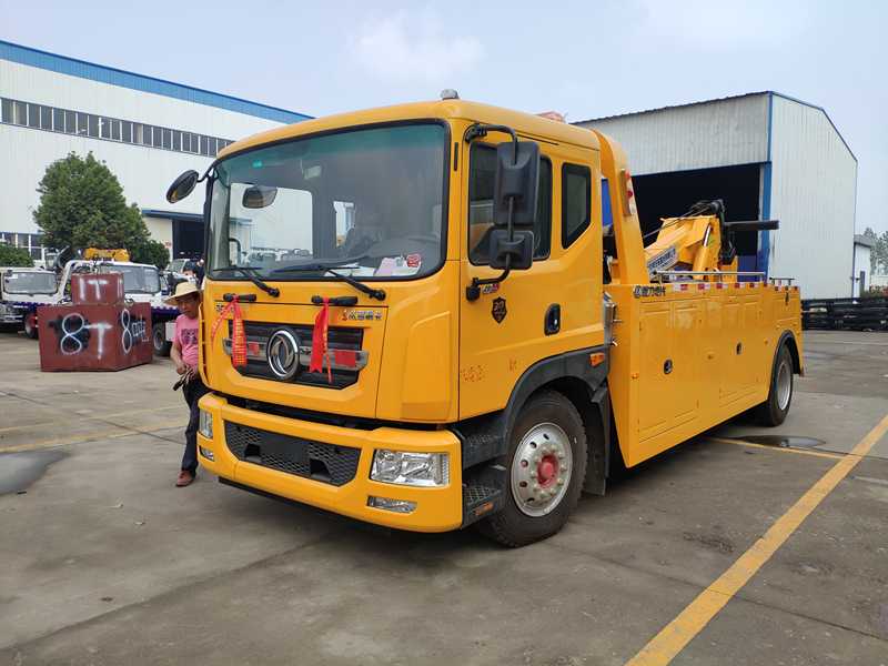 5.2米軸距東風(fēng)D9拖吊聯(lián)體清障車